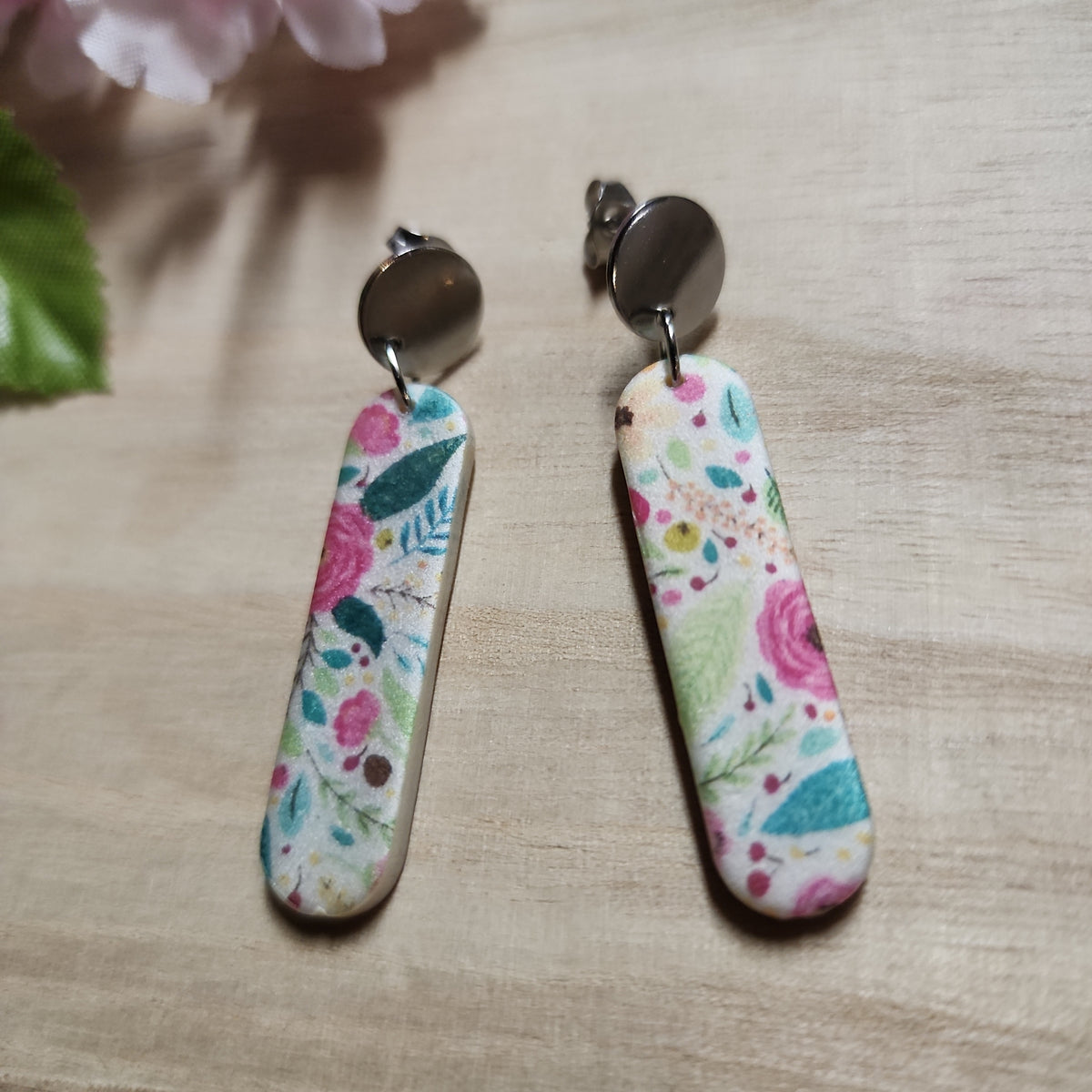 Medium Dangle