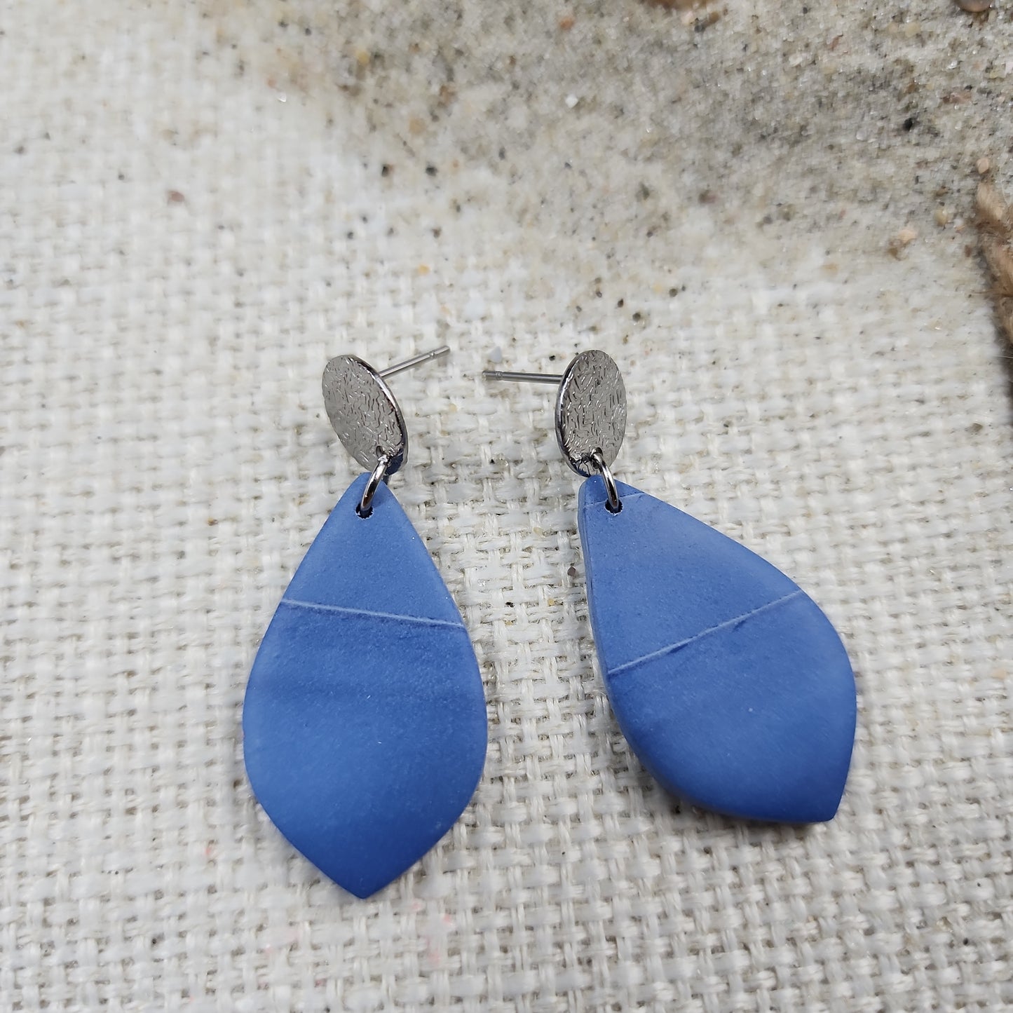 Medium Dangle