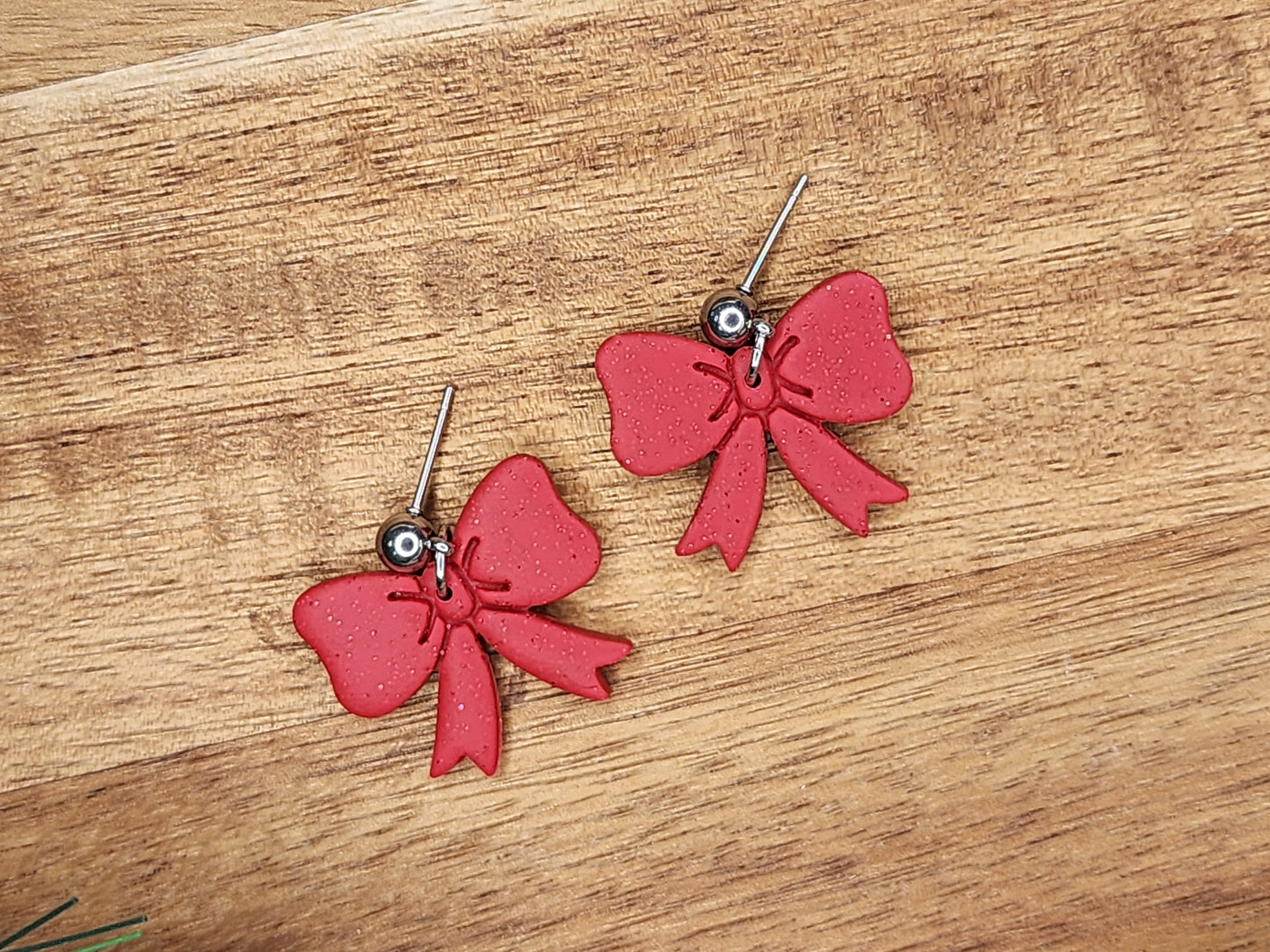 Medium Dangle