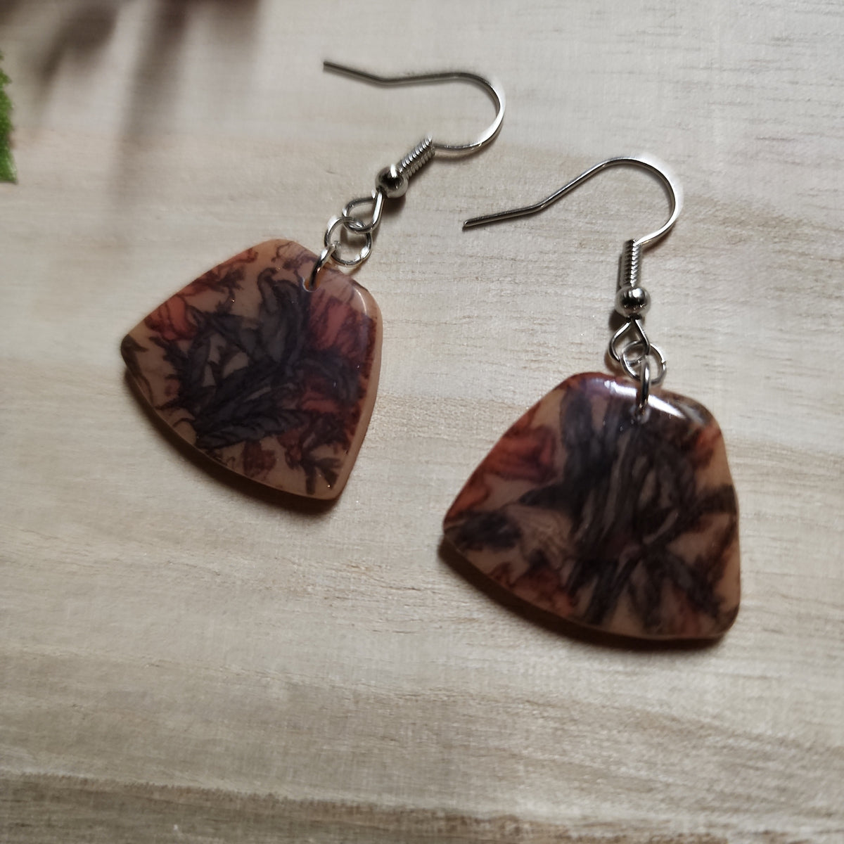 Medium Dangle