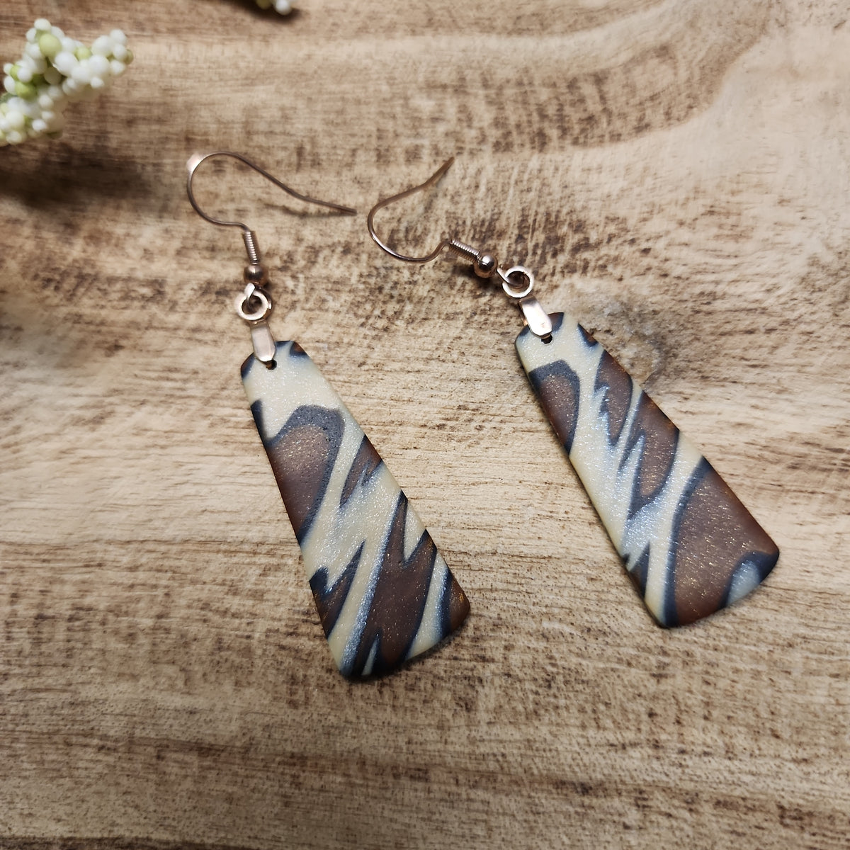 Medium Dangle