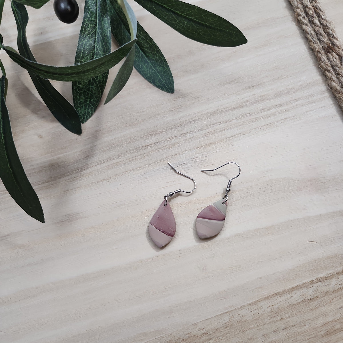 Medium Dangle