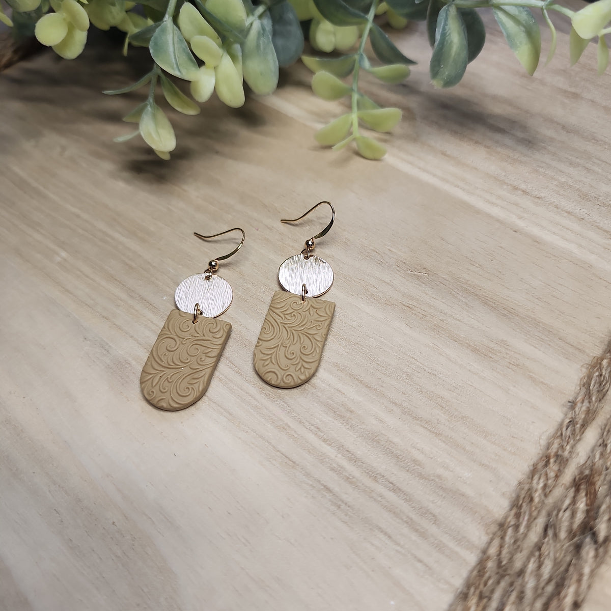 Medium Dangle