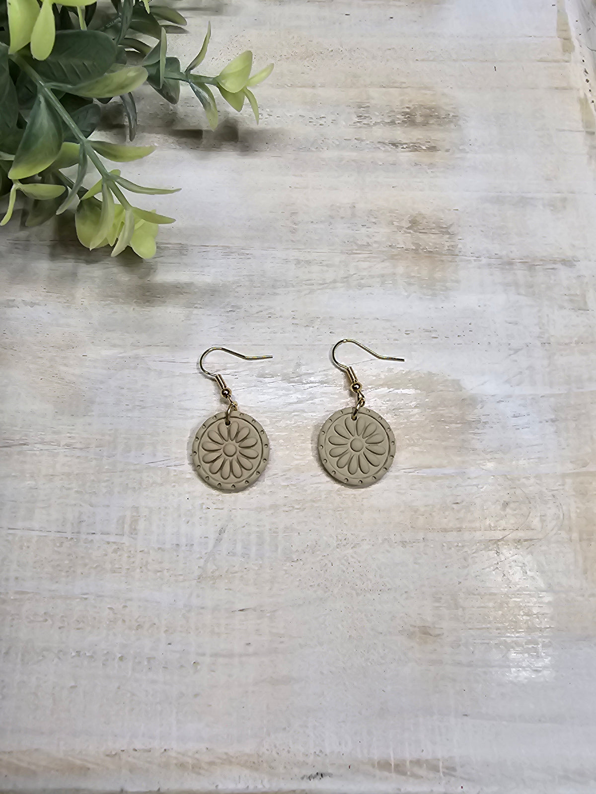 Medium Dangle