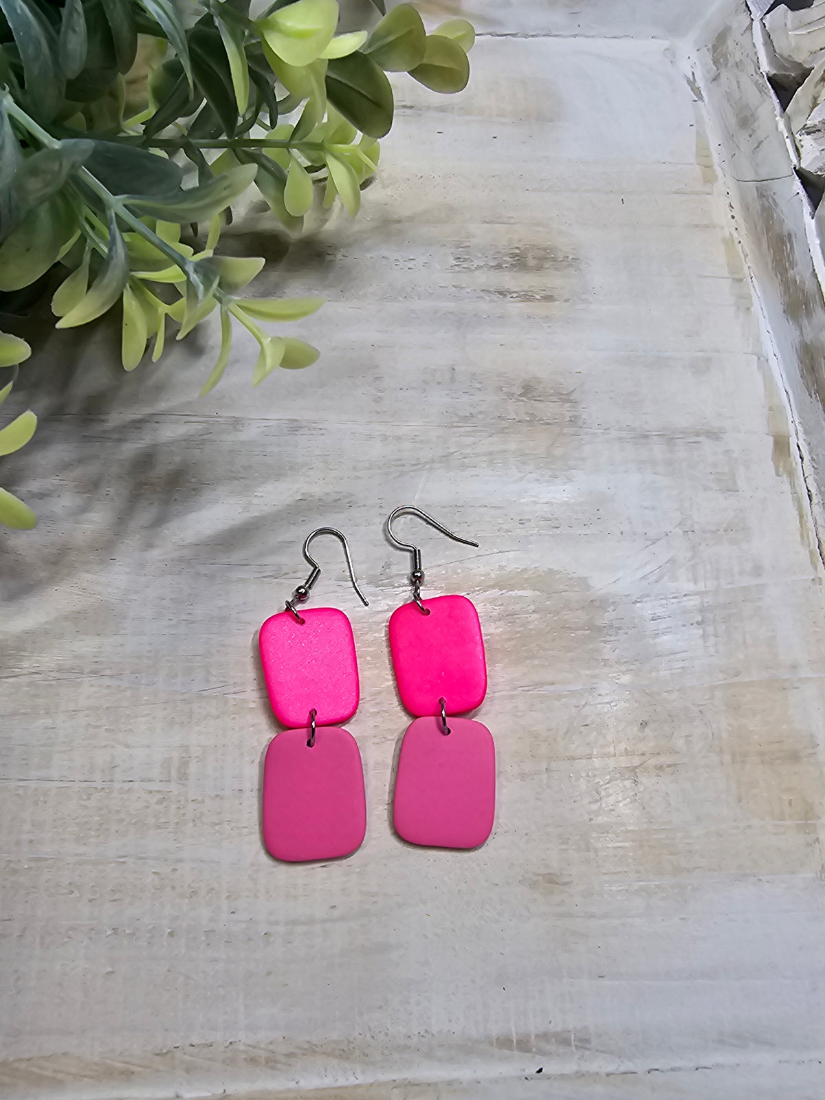 Medium Dangle