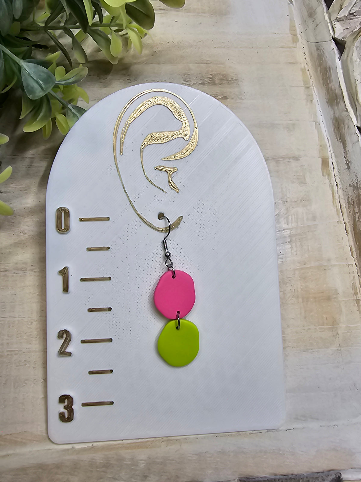 Medium Dangle