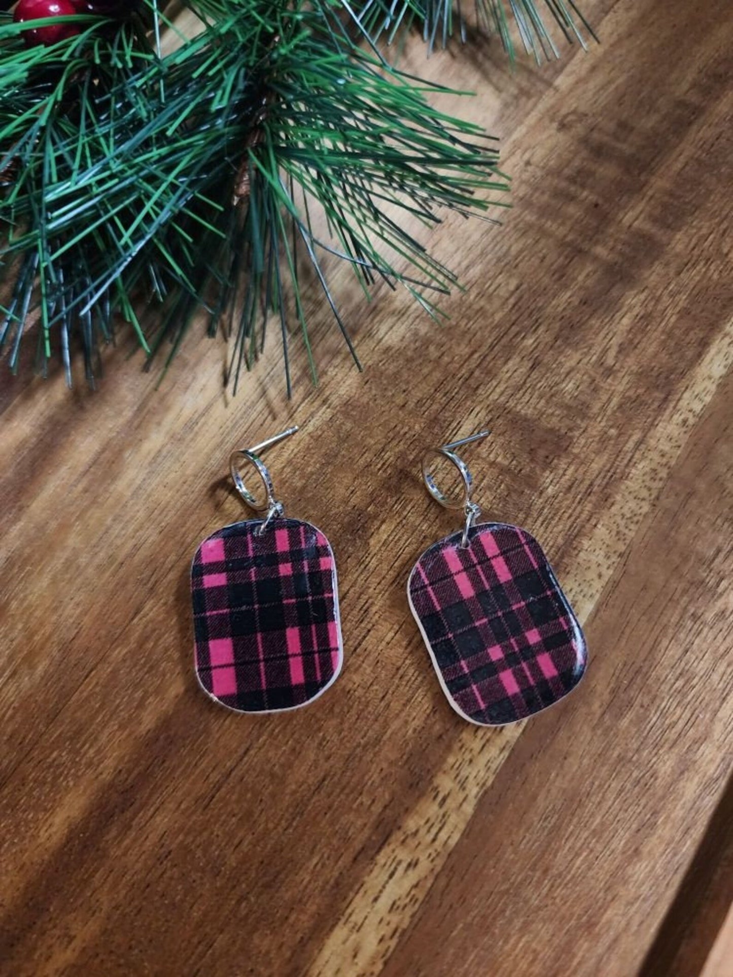 Holiday Medium Dangle