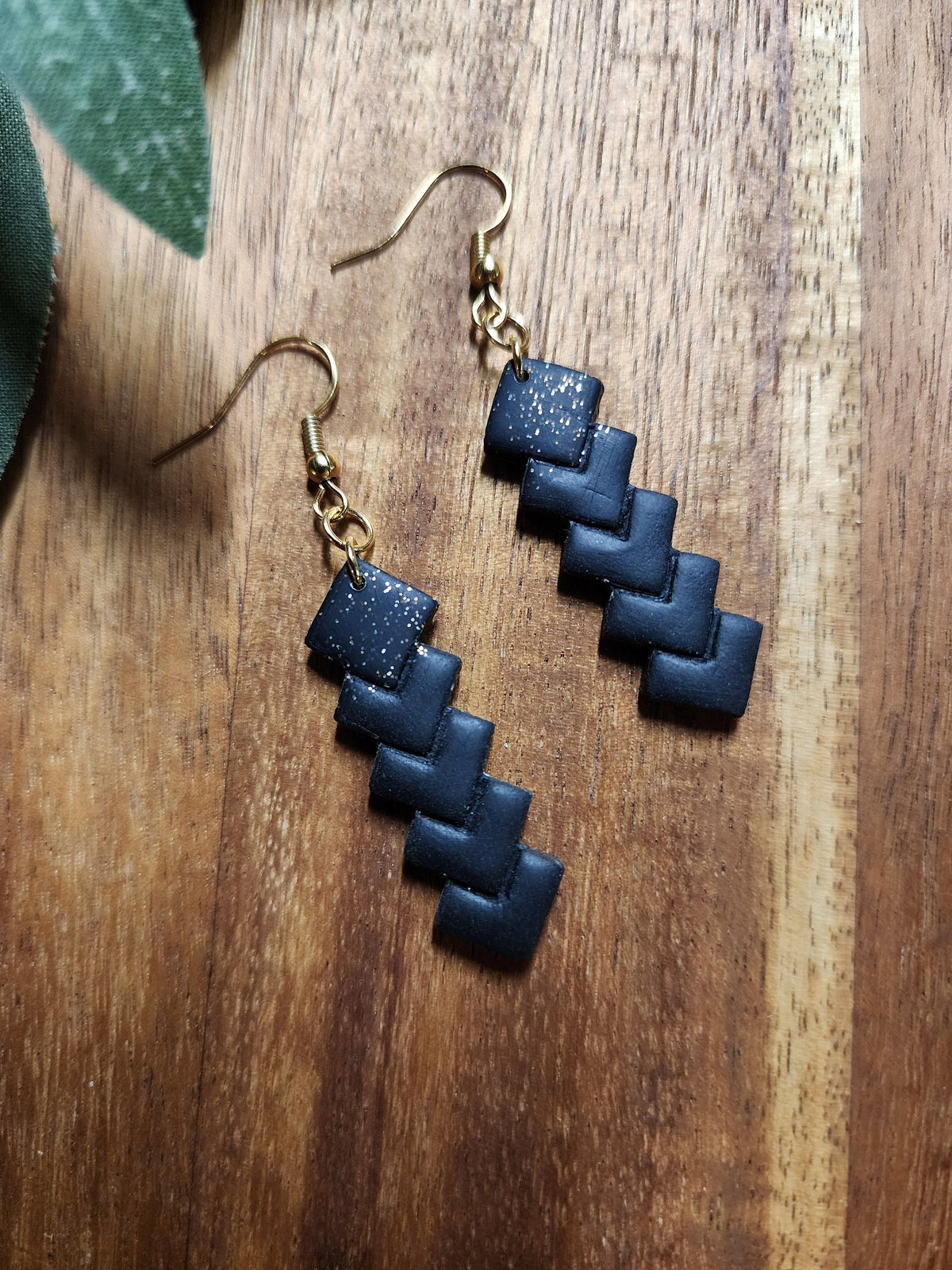 Medium Dangle