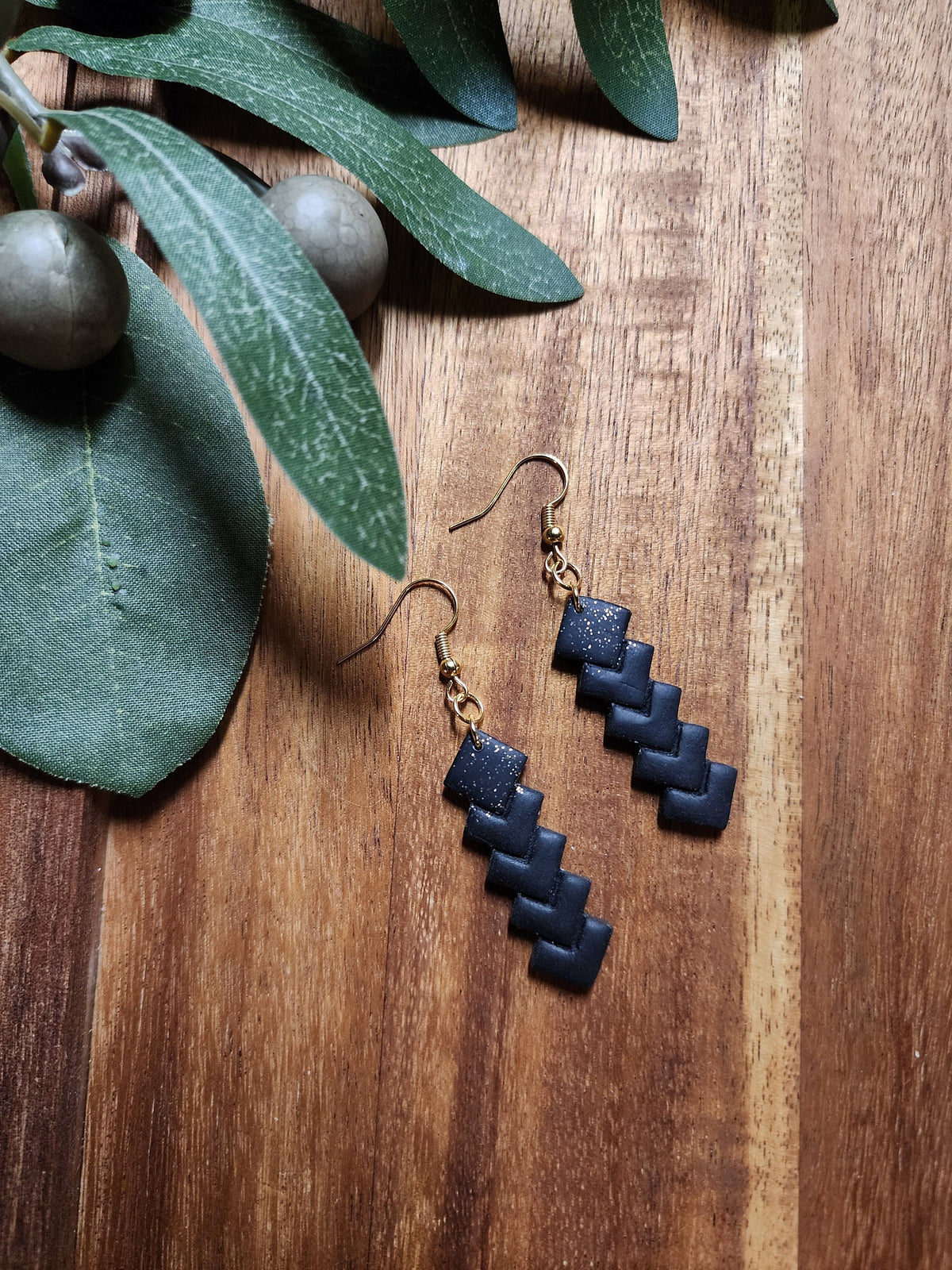 Medium Dangle